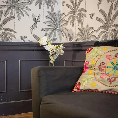 Charlotte - Charming In The Heart Of The City Apartman *