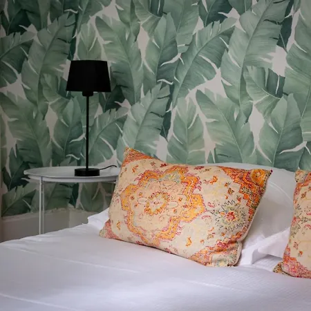 Charlotte - Charming In The Heart Of The City Apartman